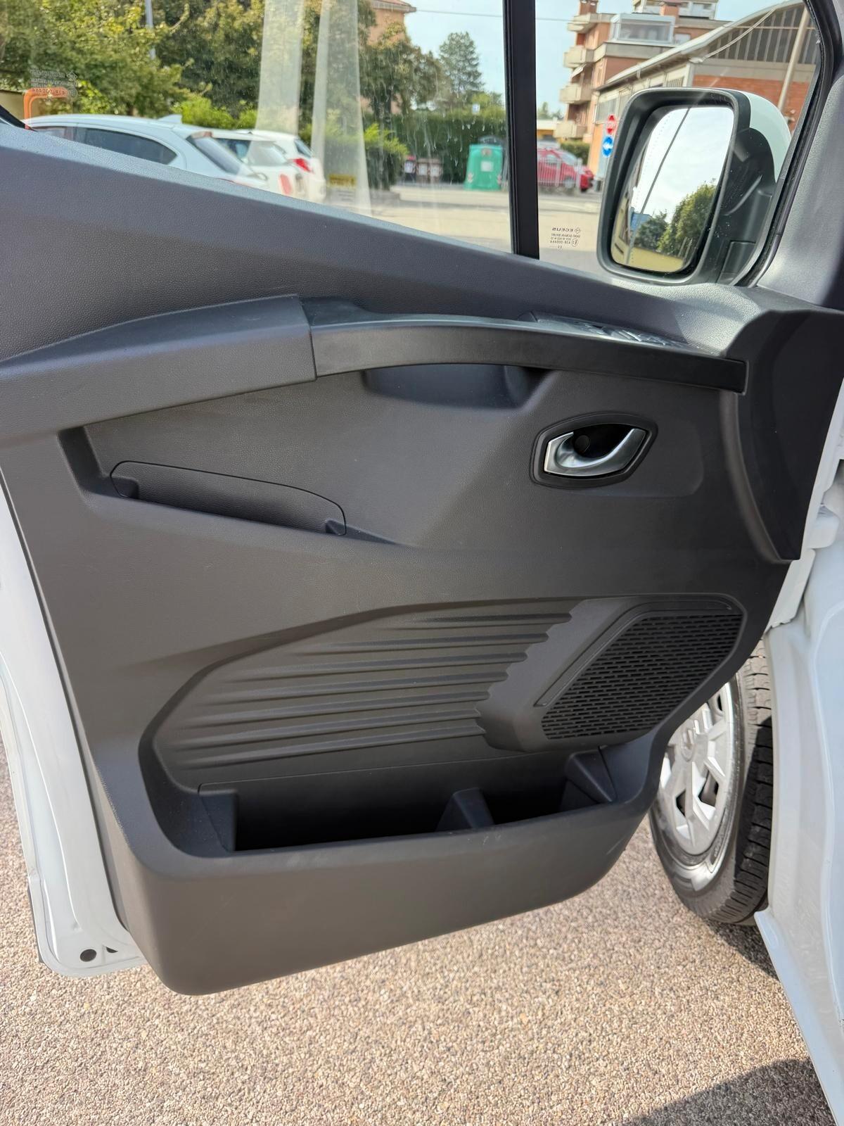 Renault Trafic 2.0 dCi - 9 POSTI - NAV - 12 MESI DI GARANZIA