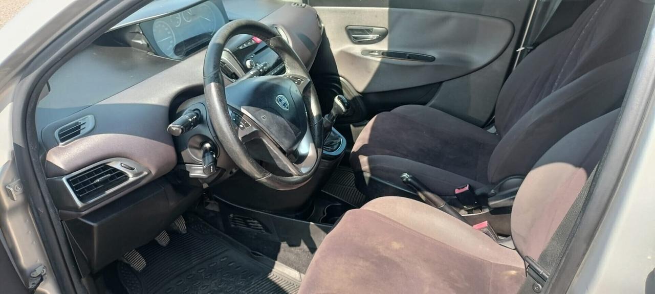 Lancia Ypsilon 1.3 MJT 75 CV Unyca