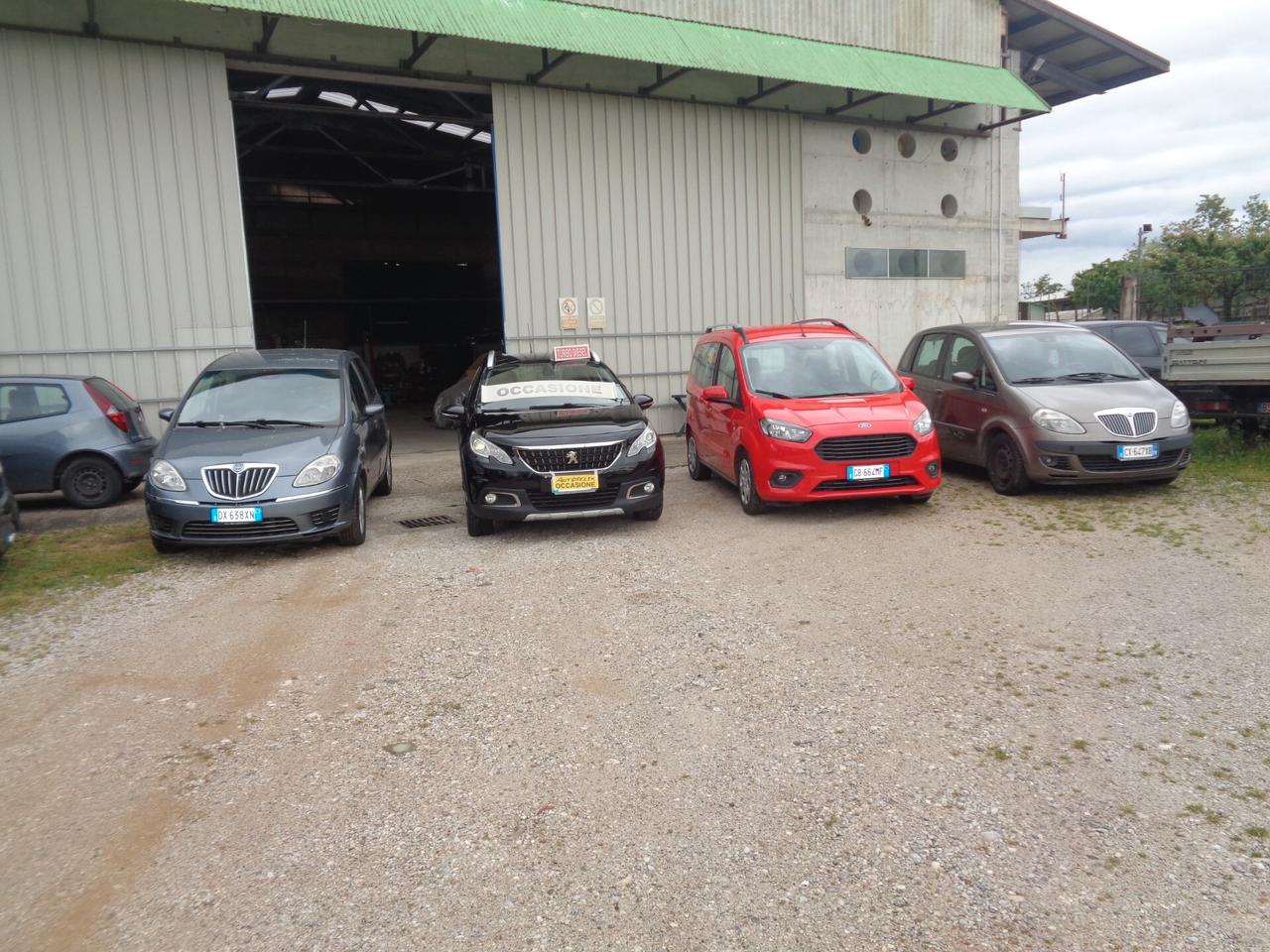 Peugeot 2008 BlueHDi 100 GT Line da vetrina