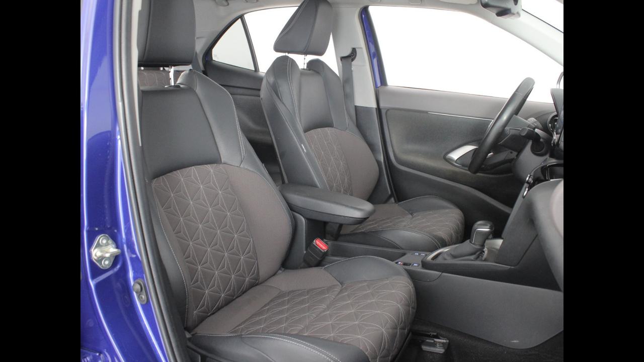 TOYOTA Yaris Cross - Yaris Cross 1.5h Lounge fwd 116cv e-cvt