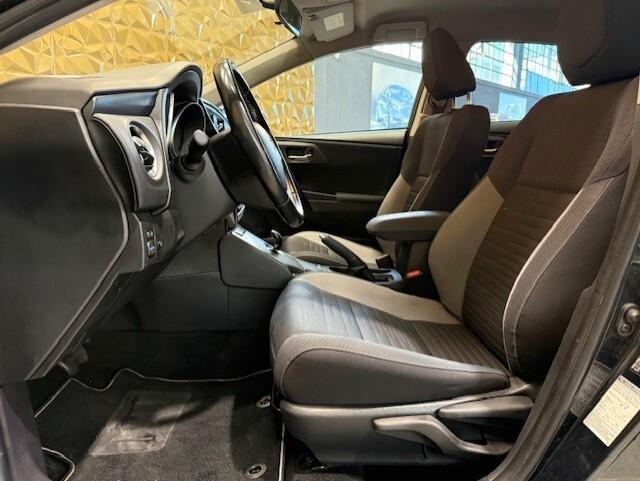 Toyota Auris 1.8 Hybrid Business