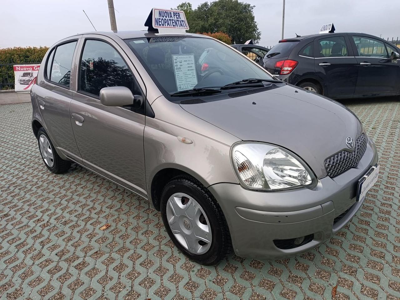 Toyota Yaris 1.0i 16V cat 5 porte Sol