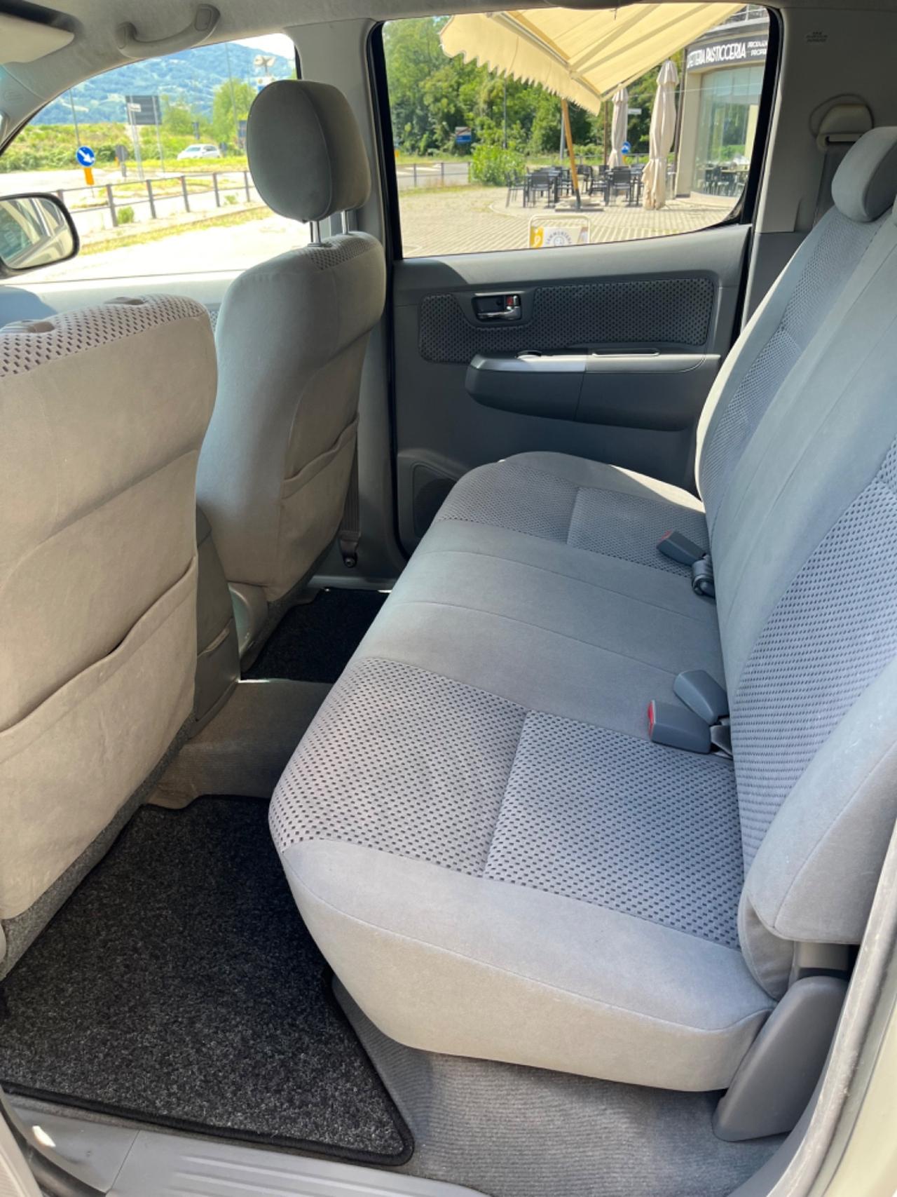 Toyota Hilux 2.5 D-4D 4WD 4p. Double Cab DLX