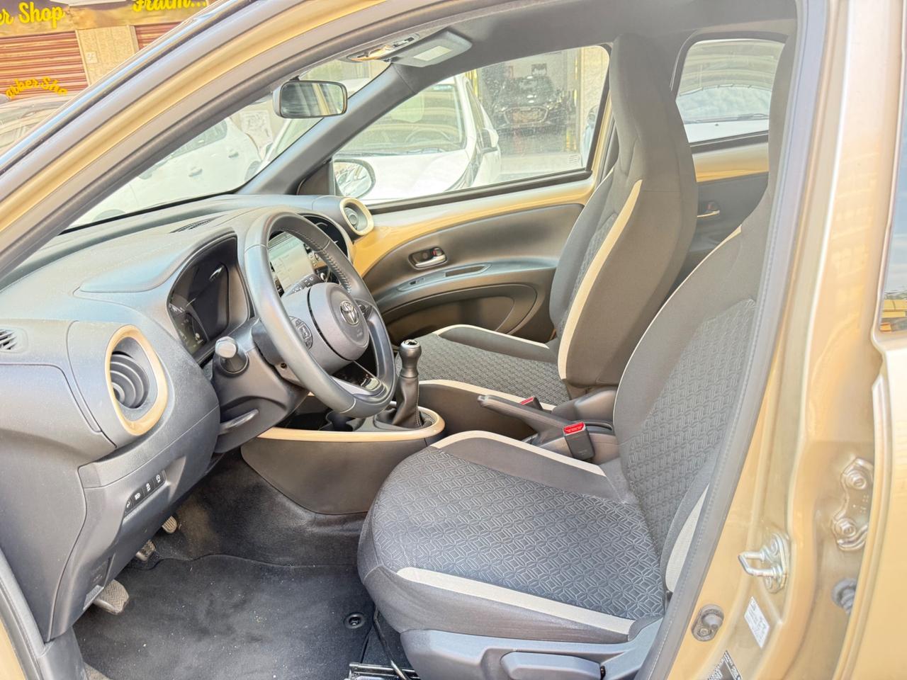 Toyota Aygo X 1.0 VVT-i 72 CV 5 porte Lounge Air S-CVT LED NAVI KAMERA CERCHI 16 PDC BLUETOOTH