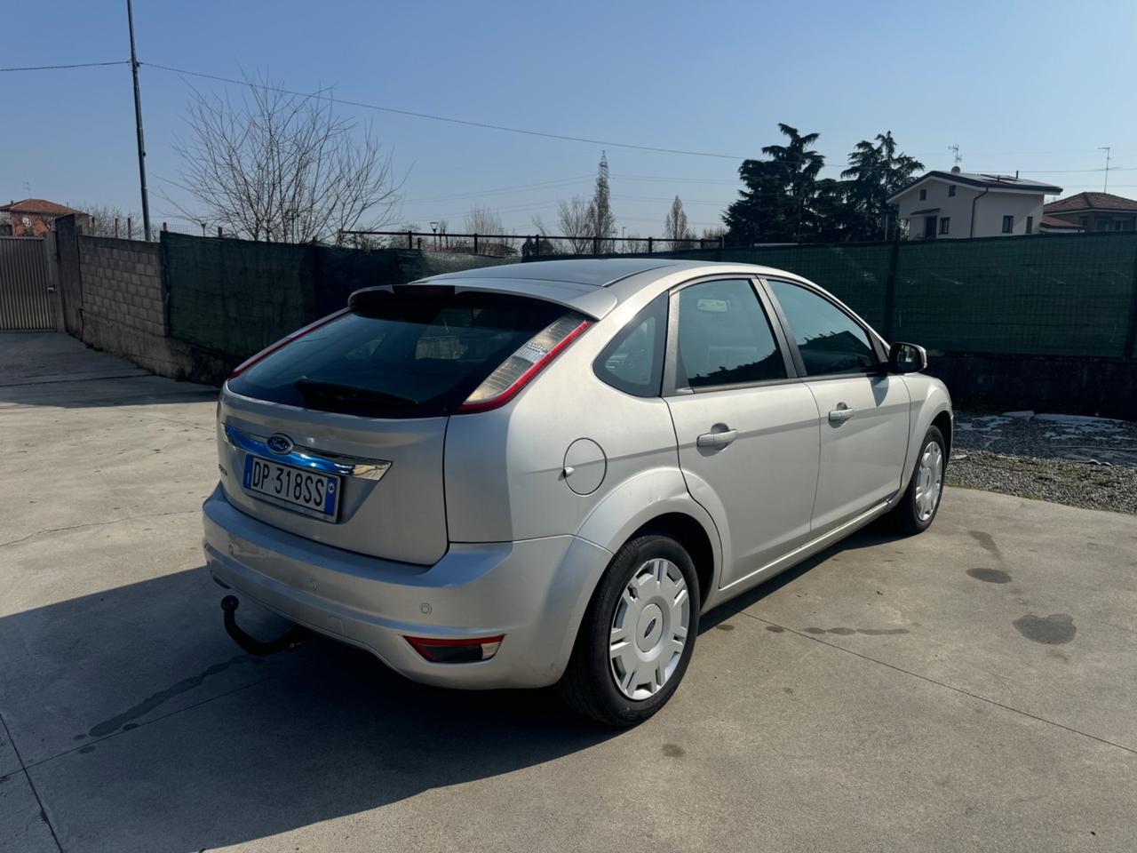 Ford Focus Focus+ 2.0 (145CV) 5p. Bz.- GPL berlina con gancio traino