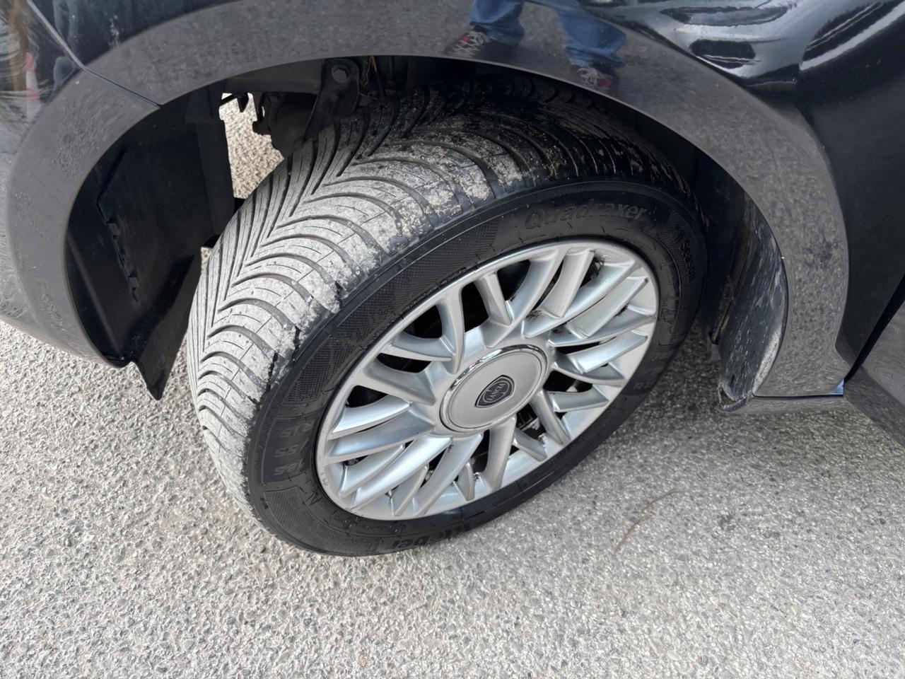Lancia Ypsilon 5 porte Metano Ecochic OK NEOPATENTATI