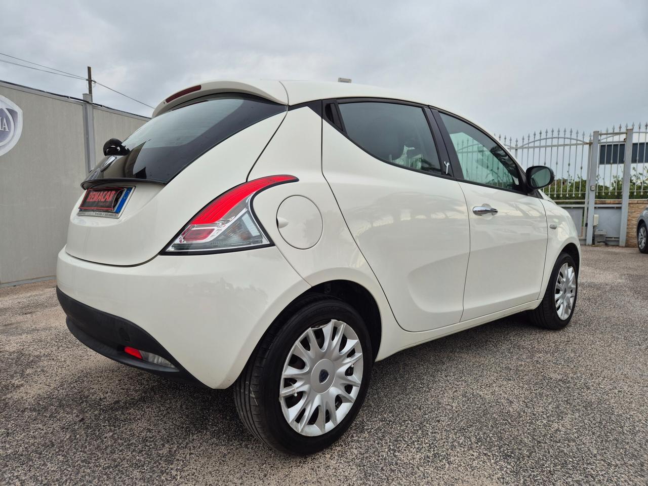 Lancia YPSILON 1.2 69 CV 5 porte RESTAYLING NUOVA FULL