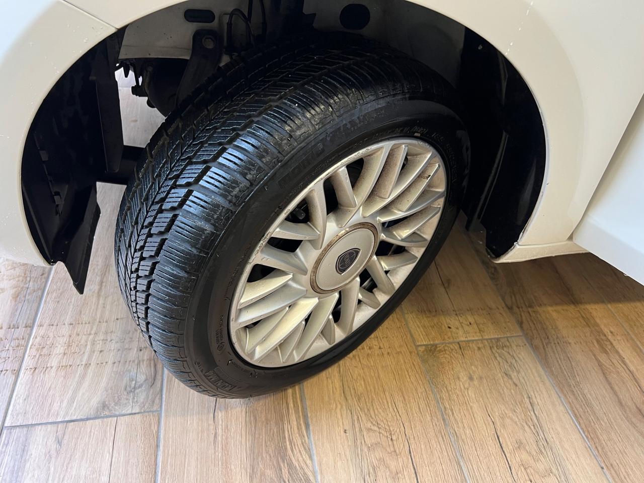 Lancia Ypsilon 0.9 TwinAir 85 CV 5 porte Metano Ecochic Elefantino