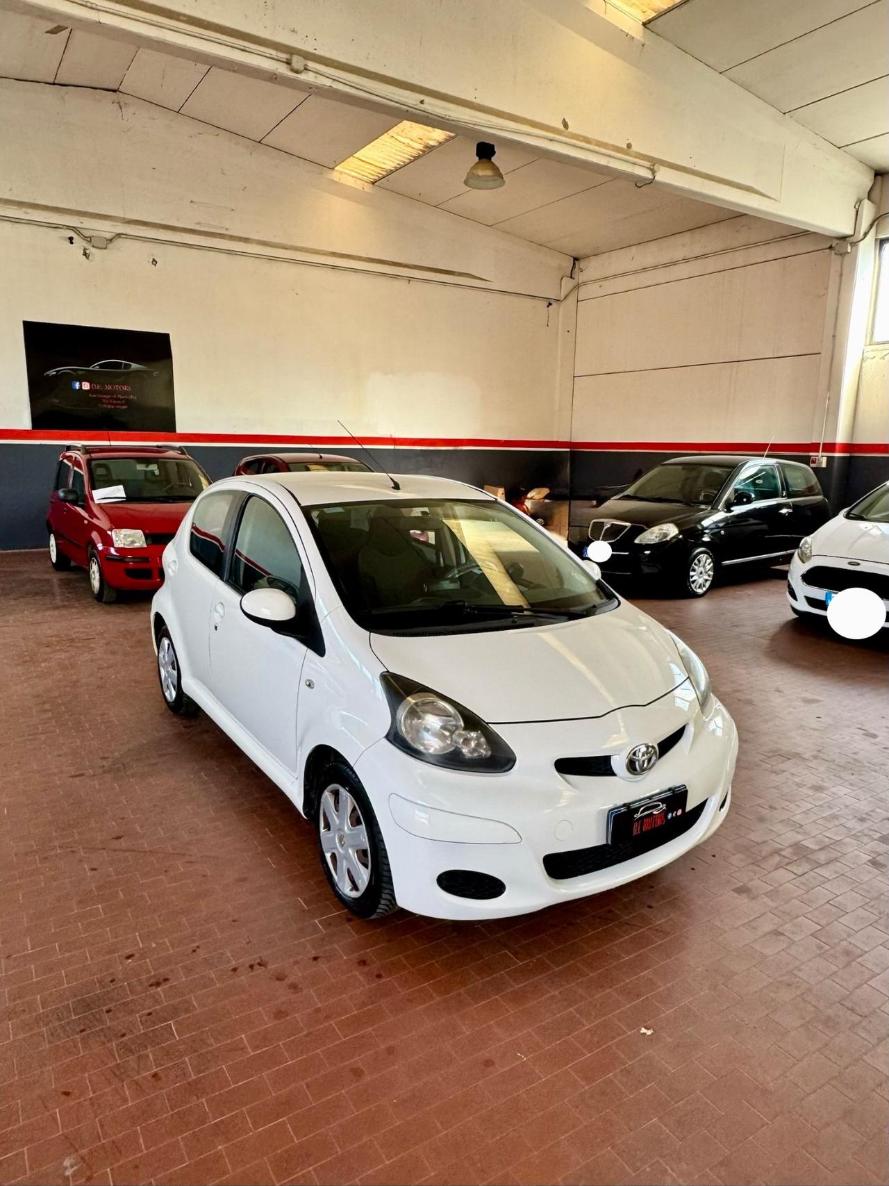 Toyota Aygo 1.0 12V VVT-i 5 porte Lounge Connect