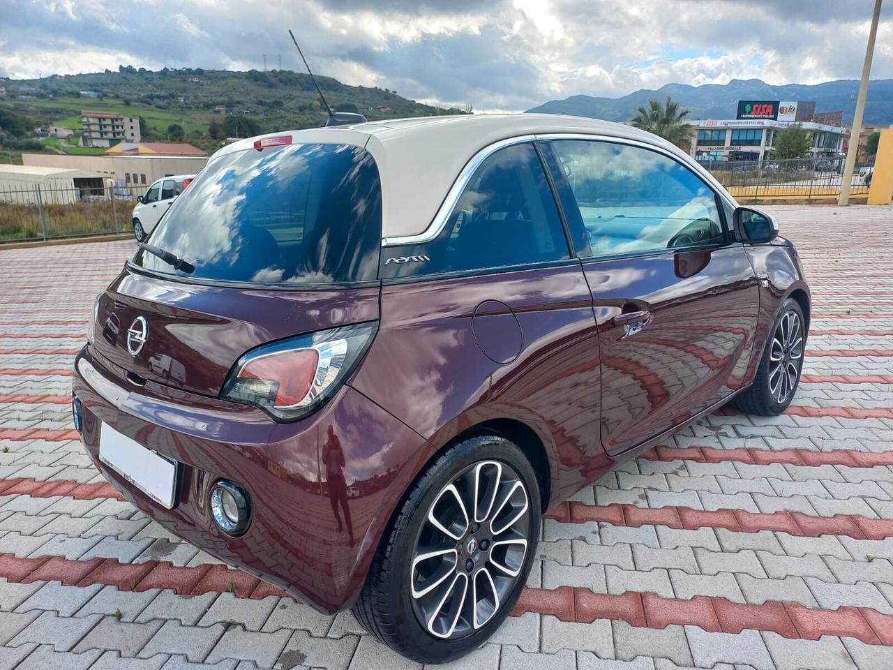 Opel Adam 1.2 70 CV Slam