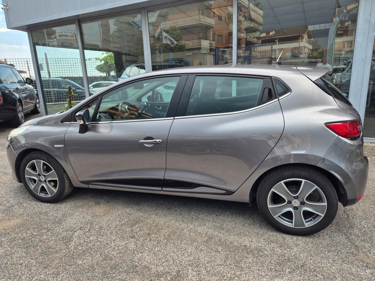 Renault Clio 1.2 75CV 5 porte COSTUMWENATIONAL