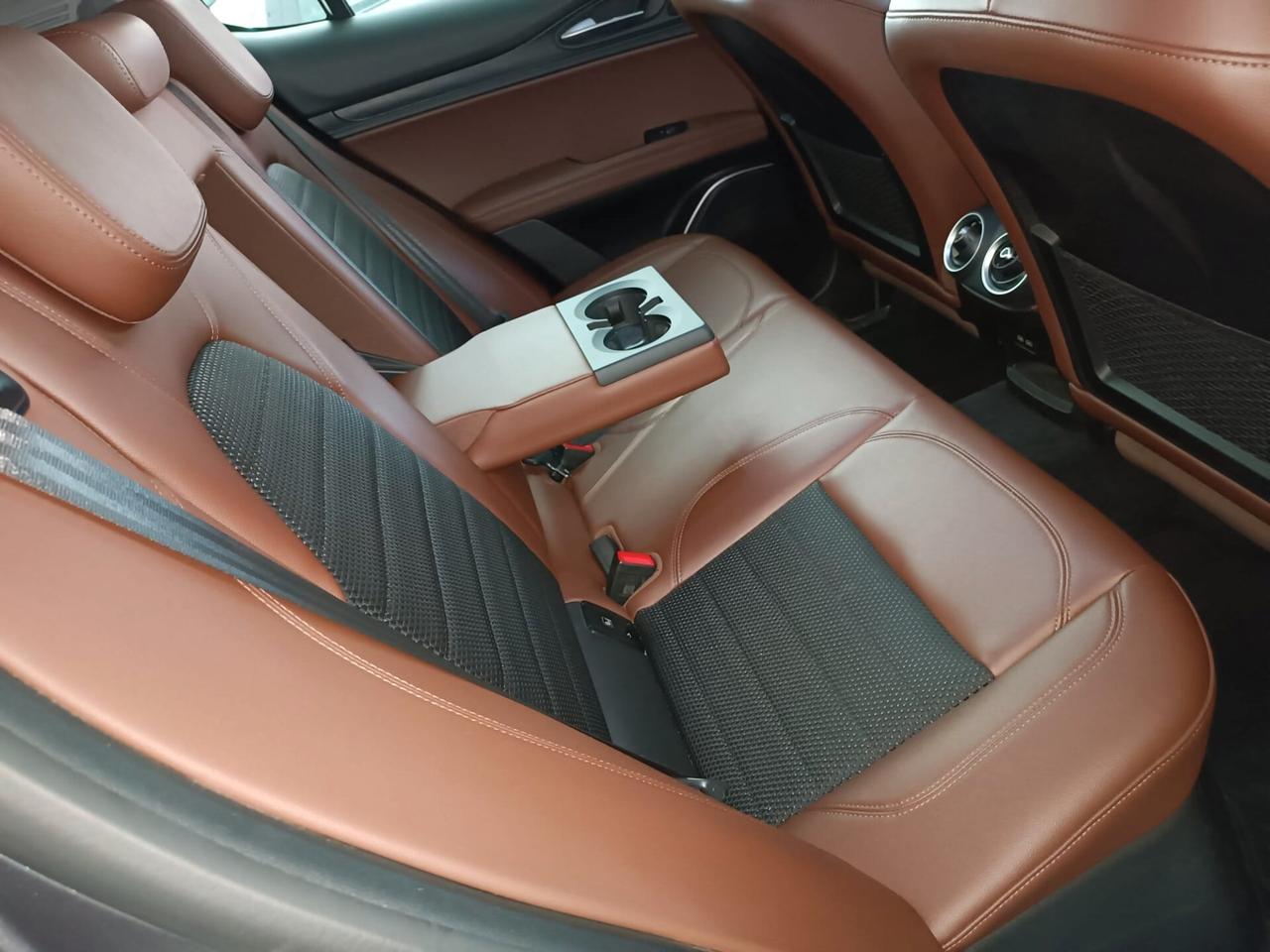 Alfa Romeo Stelvio 2.2 Turbodiesel 160 CV AT8 RWD Sport-Tech