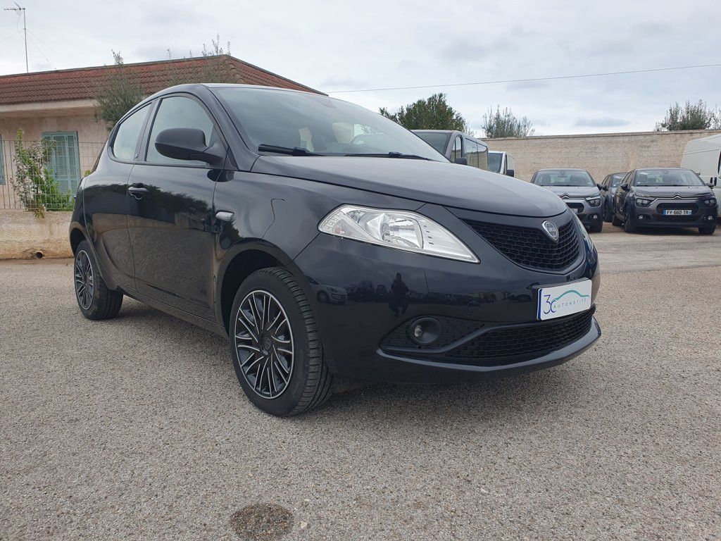 Lancia Ypsilon 1.2 69 CV 5 porte S&amp;S Elefantino Blu