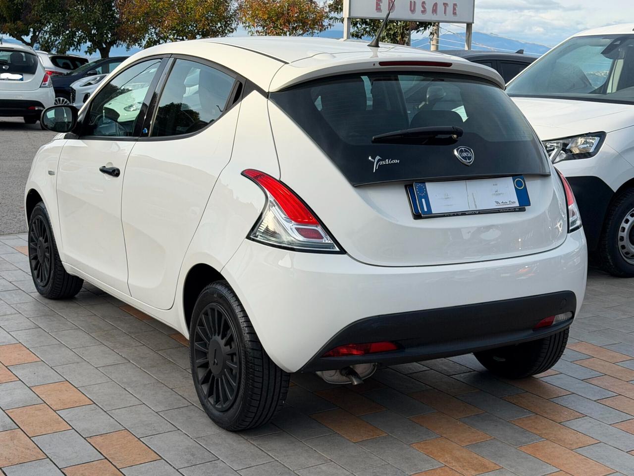Lancia Ypsilon 1.2 69 cv. ELEFANTINO BLU