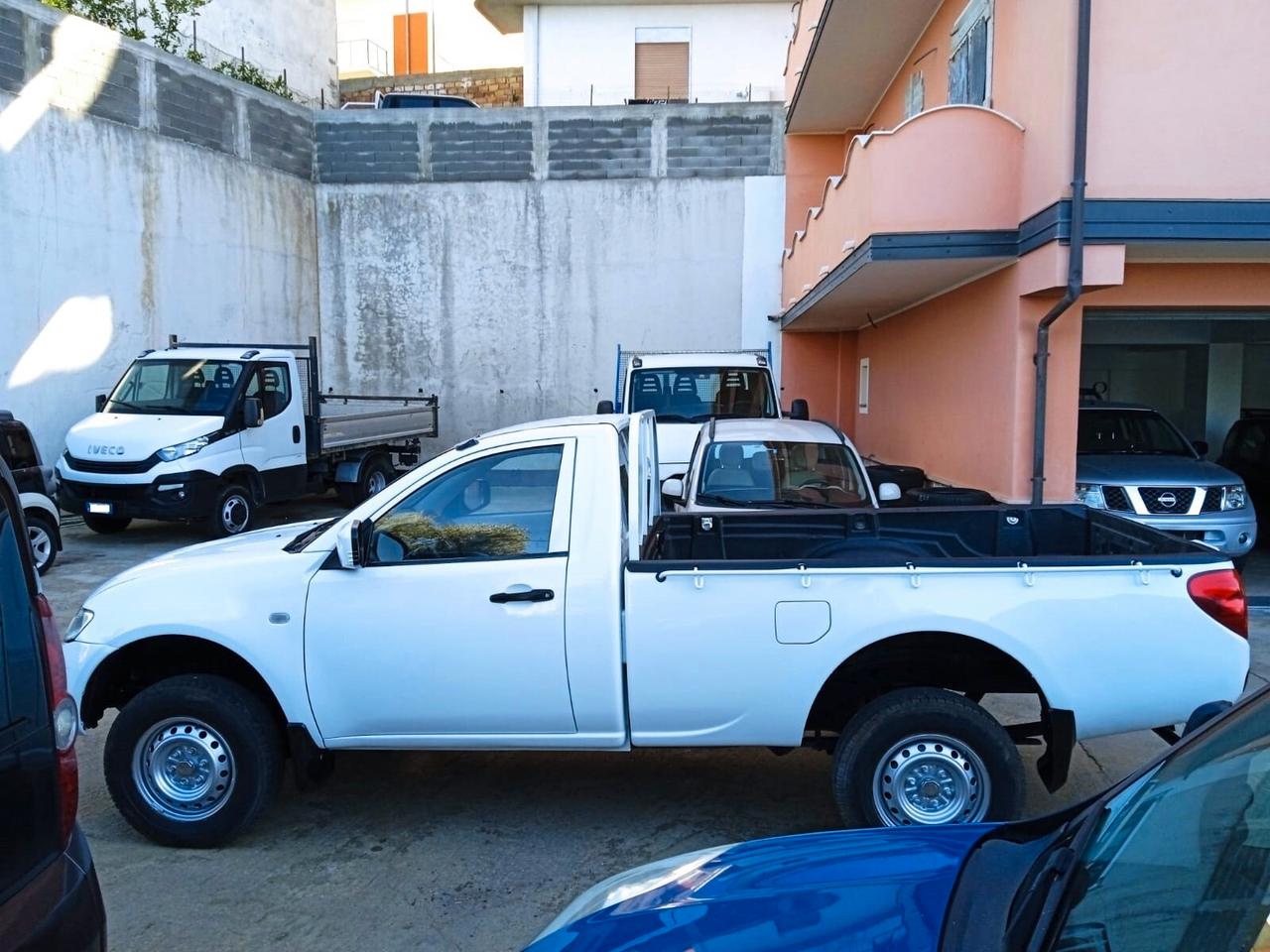 Mitsubishi l200 2.5 di-d 4x4 2 porte 220000km