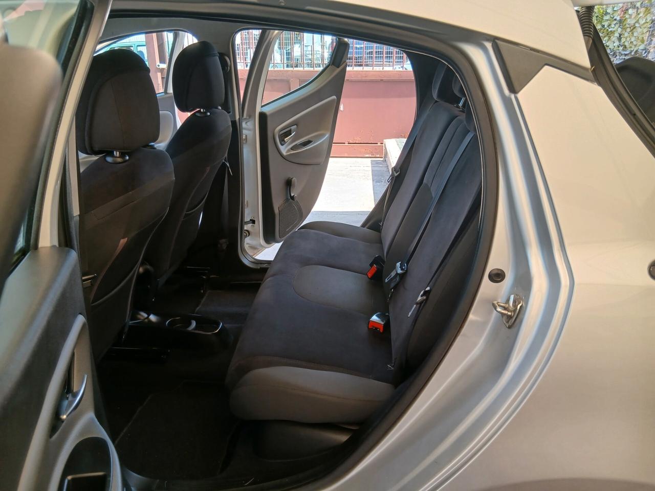 Lancia Ypsilon 1.2 69 CV 5 porte full 13