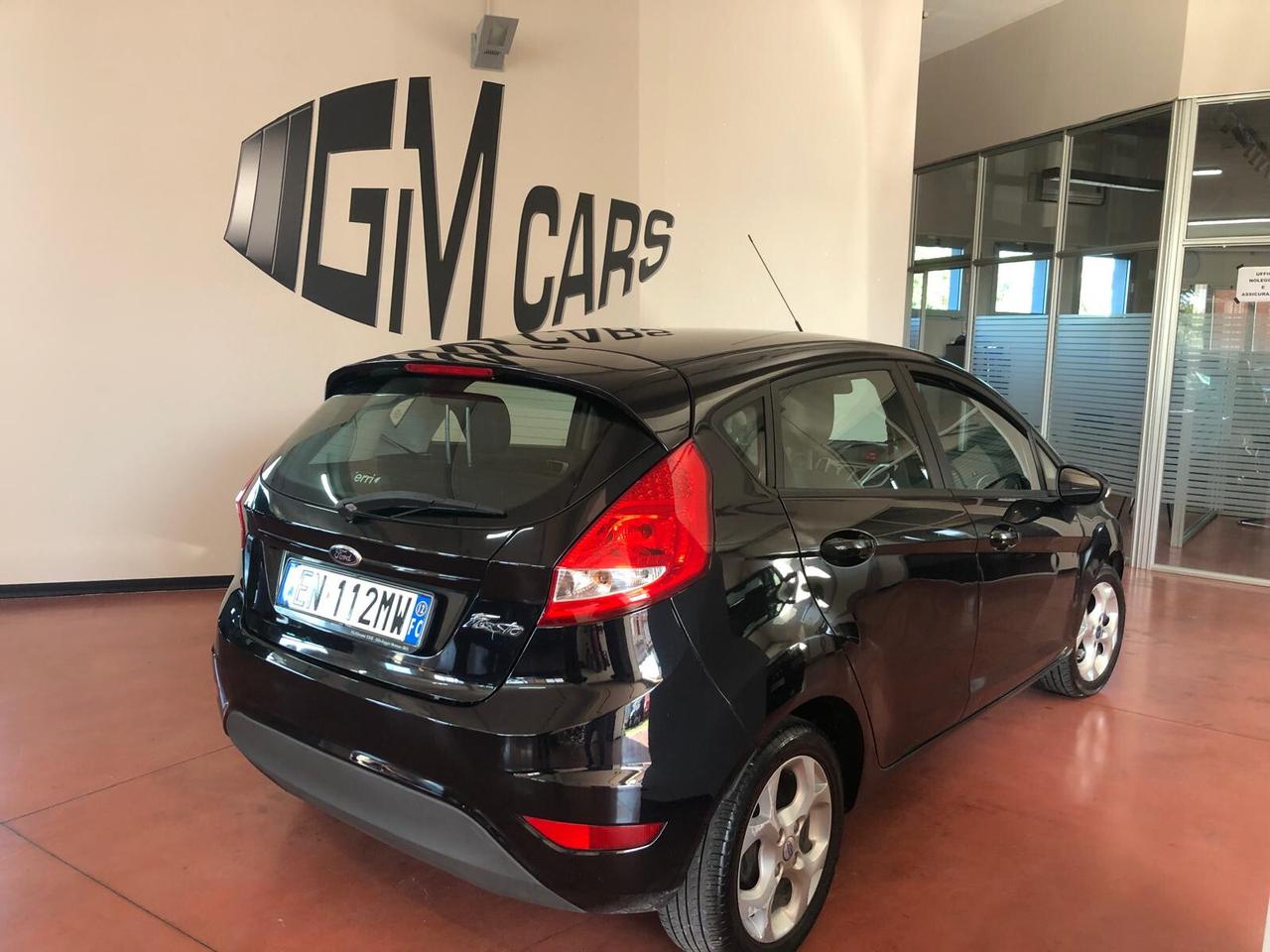 Ford Fiesta NEOPATENTATI E DISTRIBUZIONE FATTA 1.4 TDCi 70CV 5 porte Titanium