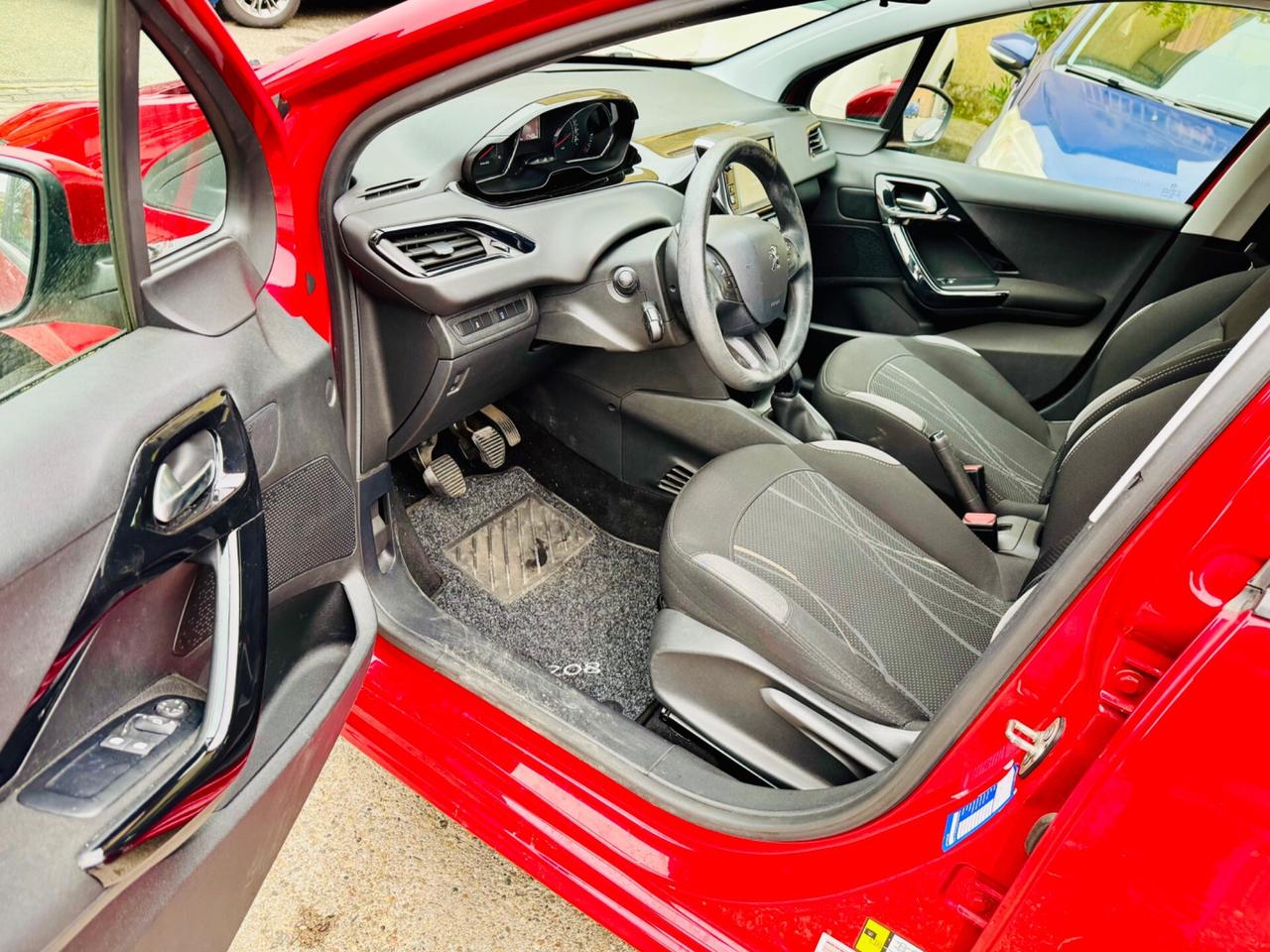 Peugeot 208 1.4 HDi 68 CV 5 porte Allure