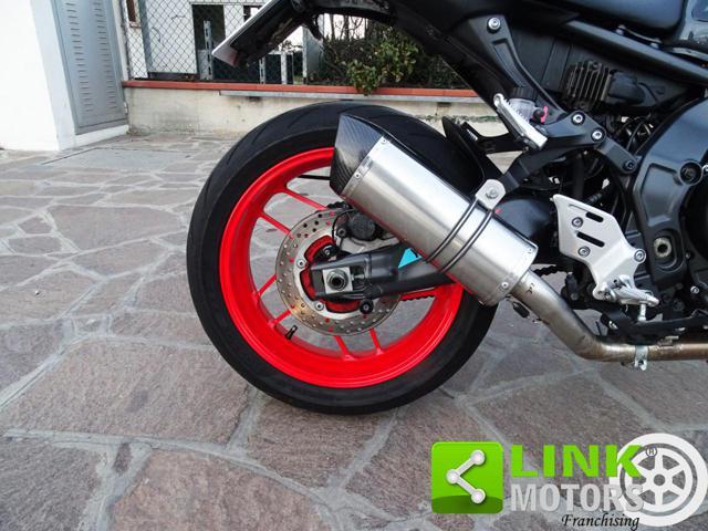 YAMAHA MT-09 -