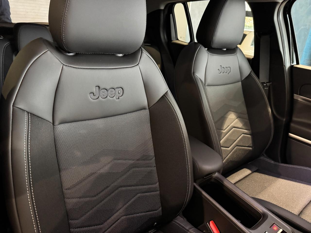 Jeep Avenger 1.2 turbo e-hybrid mhev Summit fwd 110cv edct6 Neopat