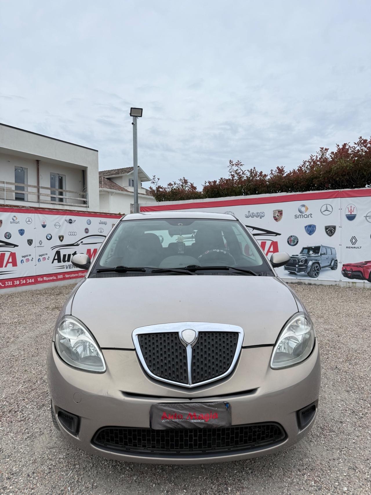 Lancia Ypsilon 1.3 MJT 75 CV Platino