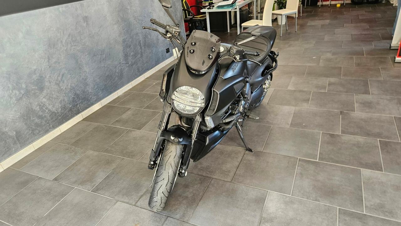 Ducati Diavel darck
