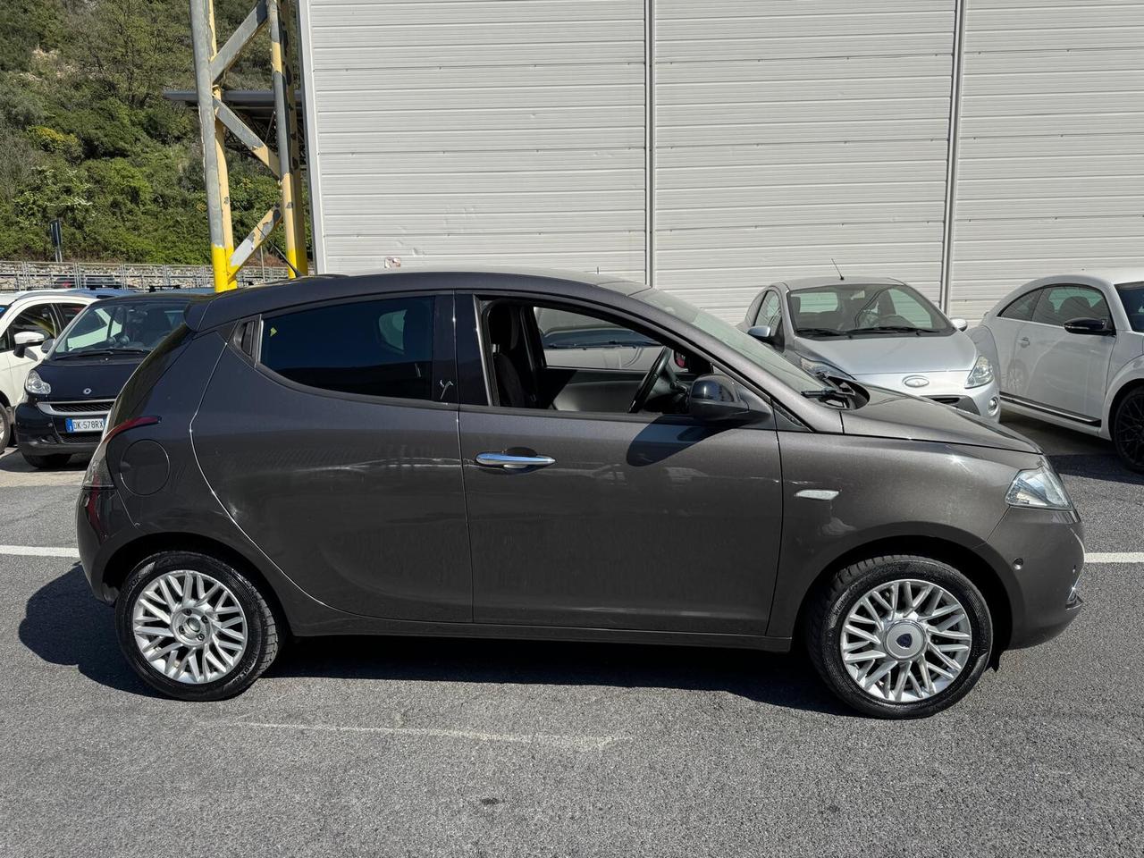 Lancia Ypsilon 0.9 TwinAir 85 CV 5 porte S&S DFN Platinum