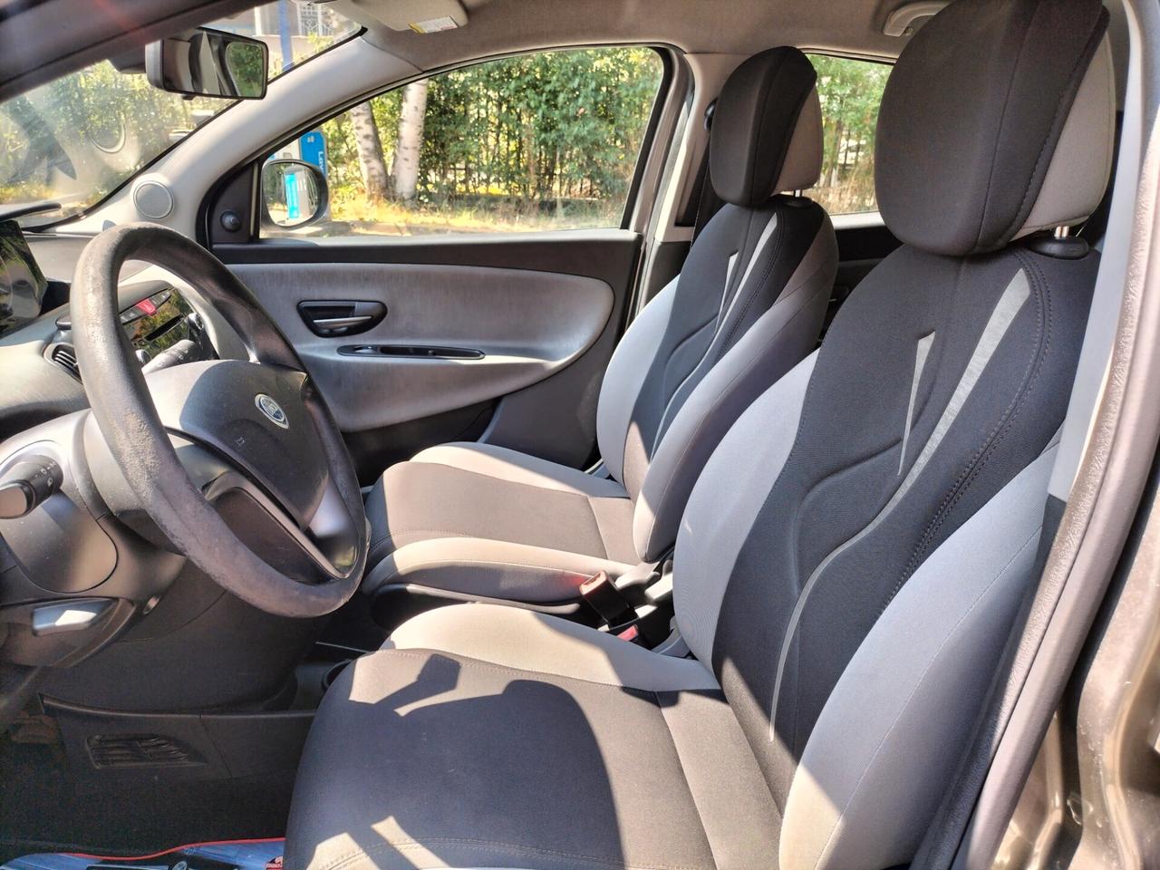 Lancia Ypsilon 1.2 69 CV 5 porte S&S Silver
