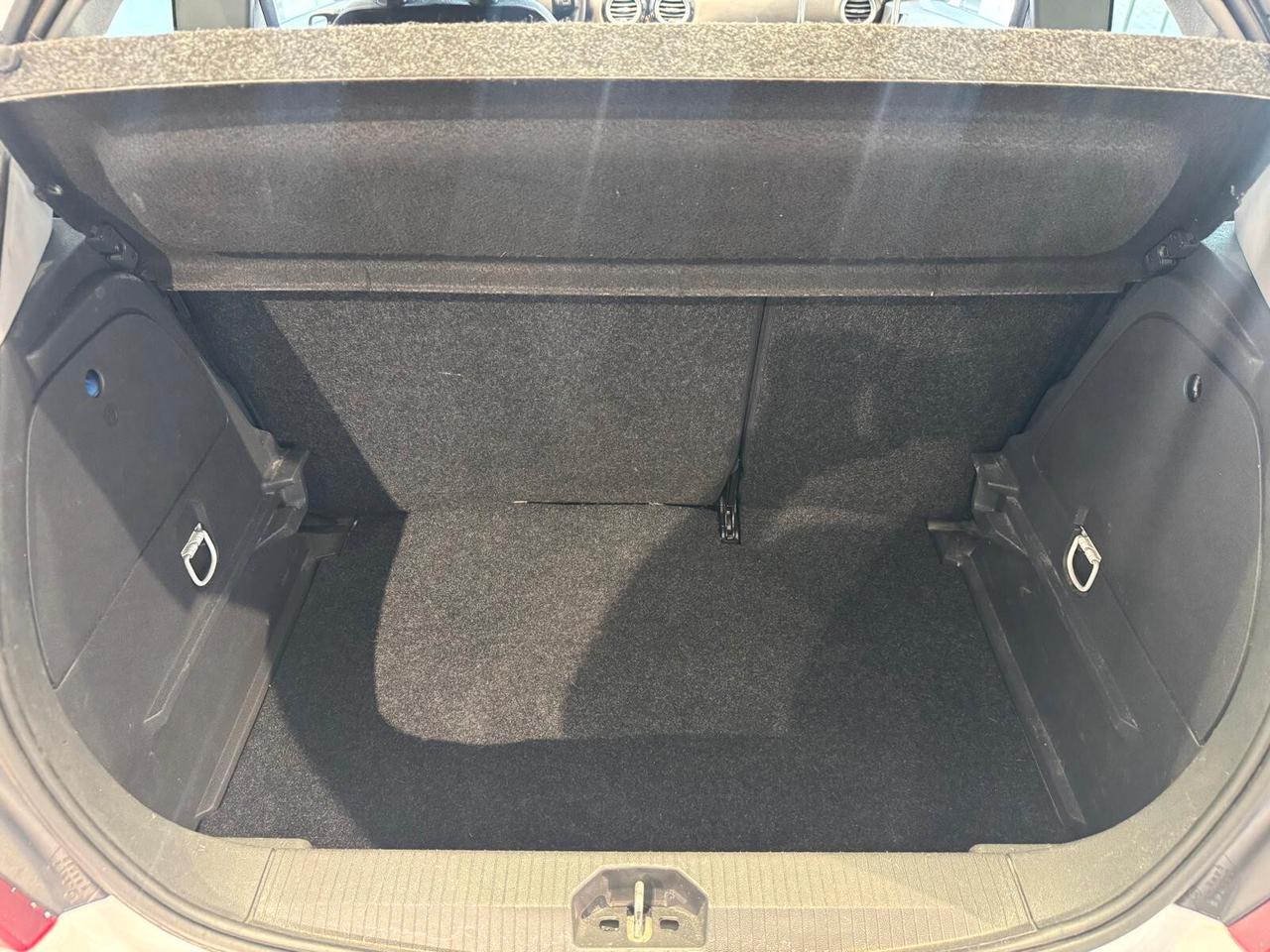 Opel Corsa 1.2 3 porte b-color