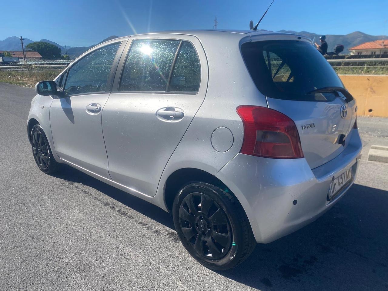 Toyota Yaris 1.0 5 porte Sol