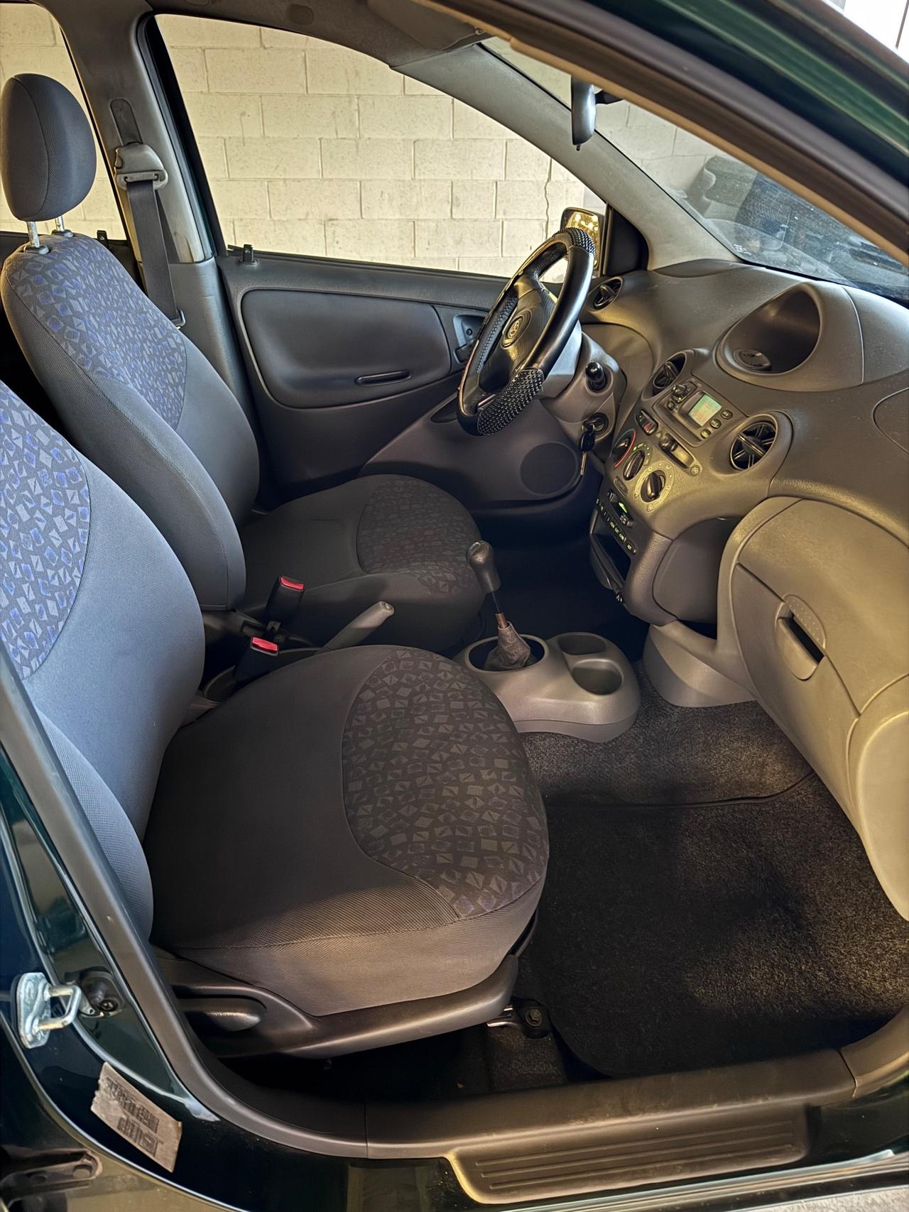 Toyota Yaris 1.3i 16V cat 5 porte Luna