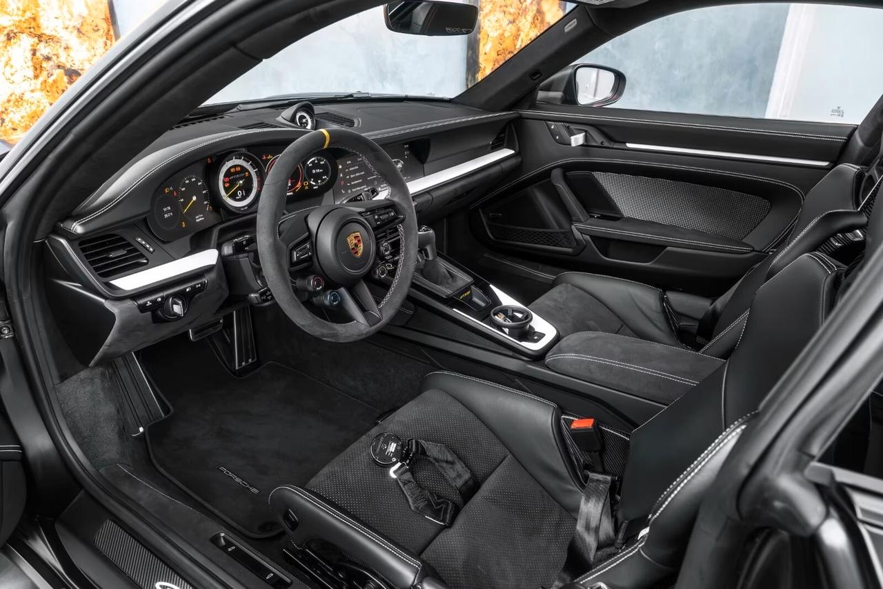 Porsche 911 GT3 RS PPF completo e pellicola satinata nera