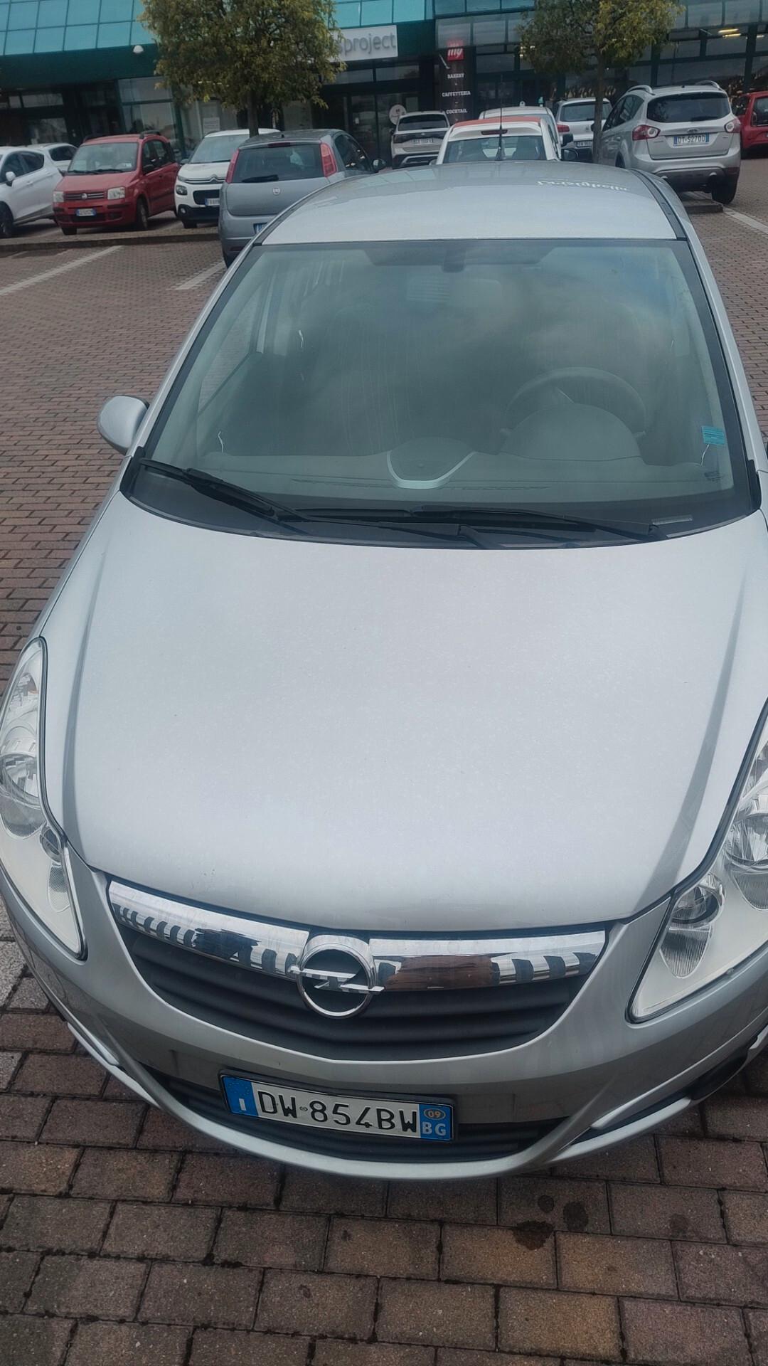 Opel Corsa 1.4 16V 5 porte Cosmo