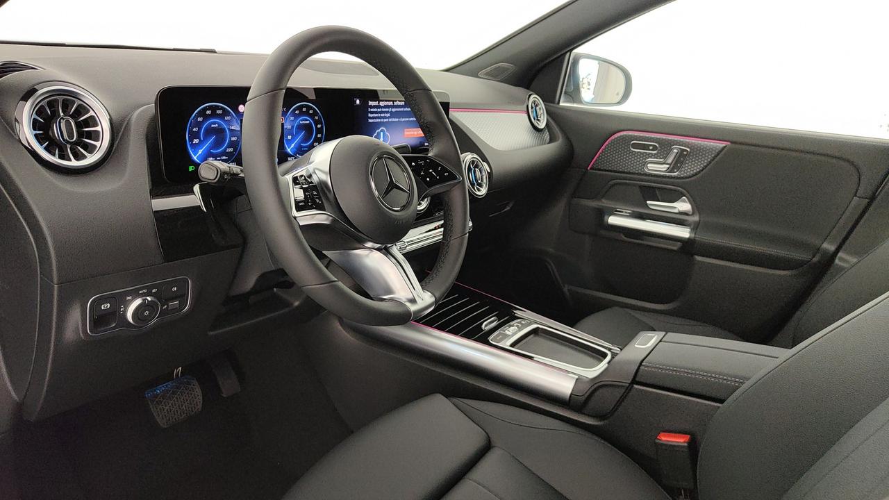 Mercedes-Benz EQA 250+ Street Edition