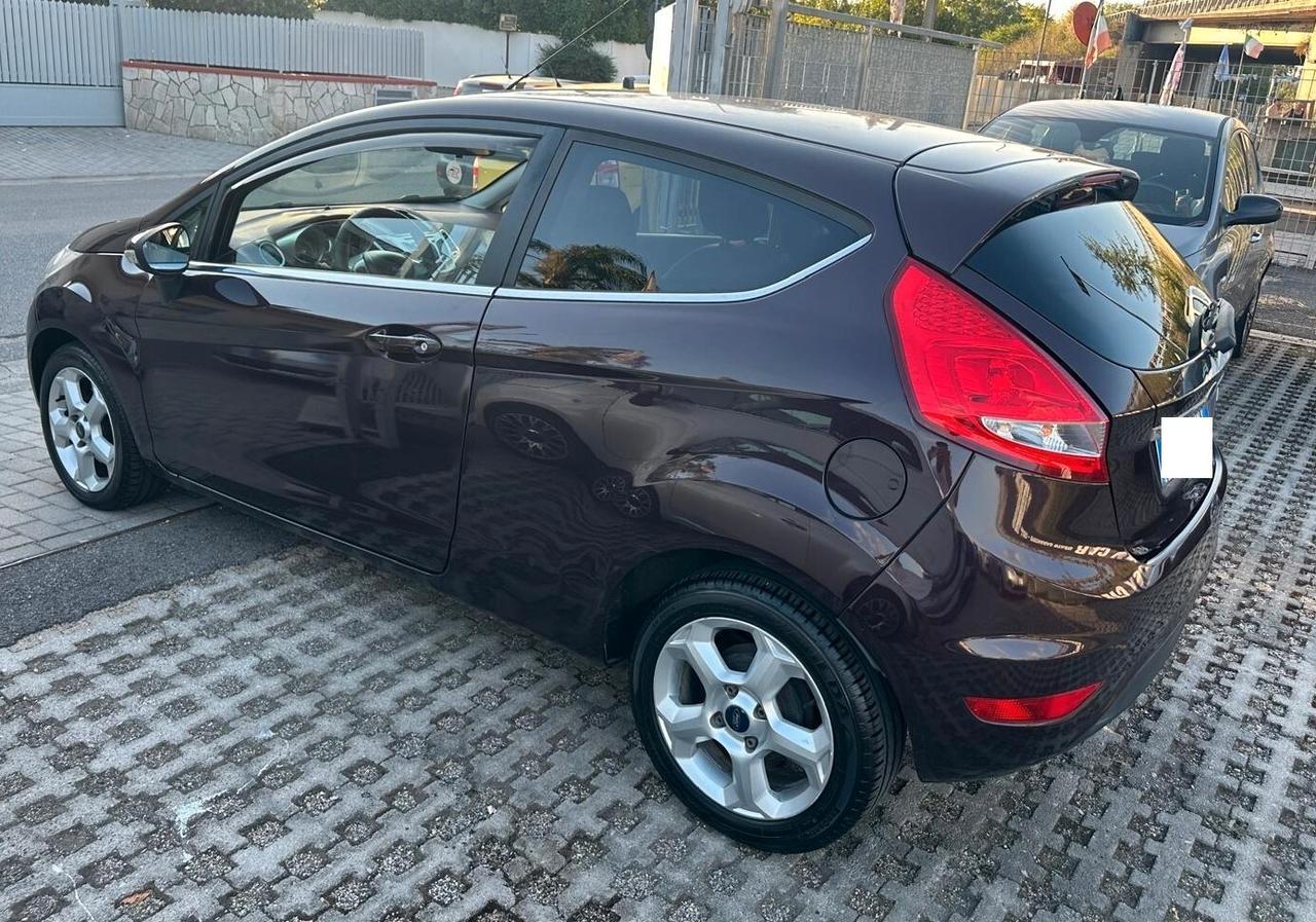 Ford Fiesta 1.4 3 porte Bz.- GPL Titanium-2010