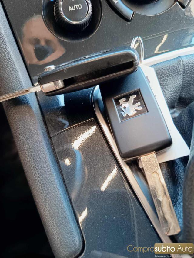 PEUGEOT 5008 1.6 HDi 7 POSTI