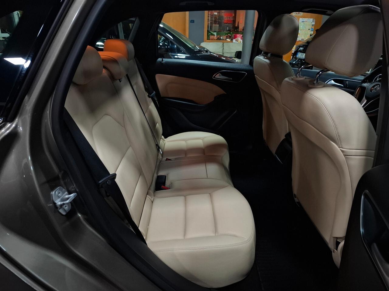 Mercedes B 180 Premium-Tetto-Neopatentato