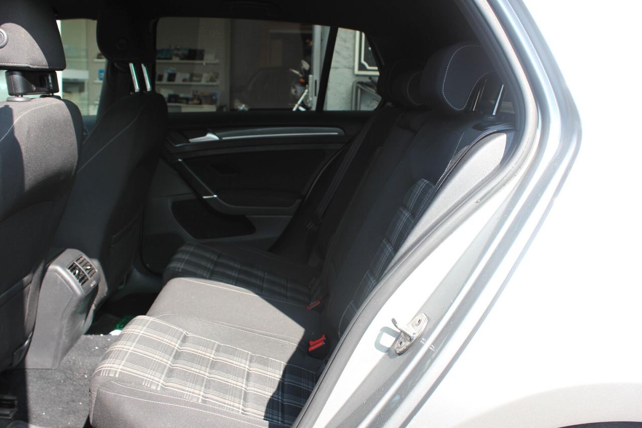 Volkswagen Golf GTD 7.5 2.0 TDI 184 CV DSG 5p.