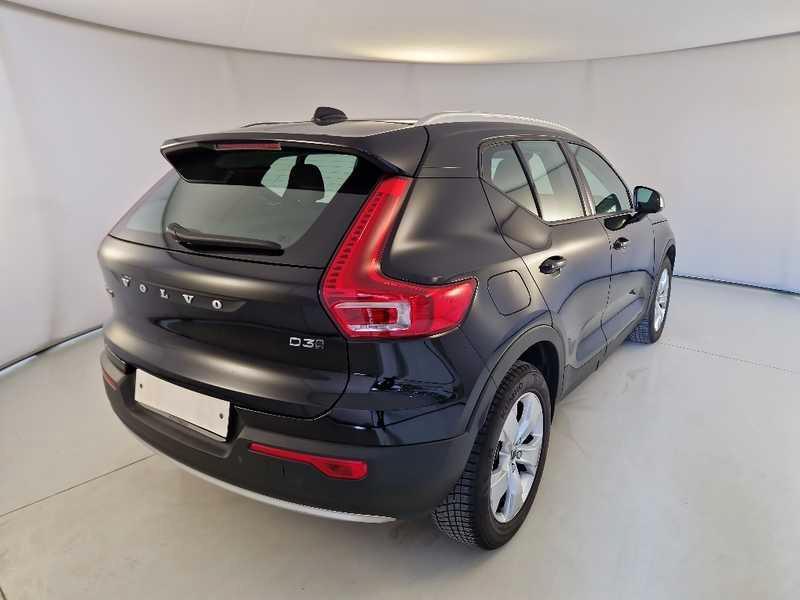 VOLVO XC40 D3 AWD Momentum Pro