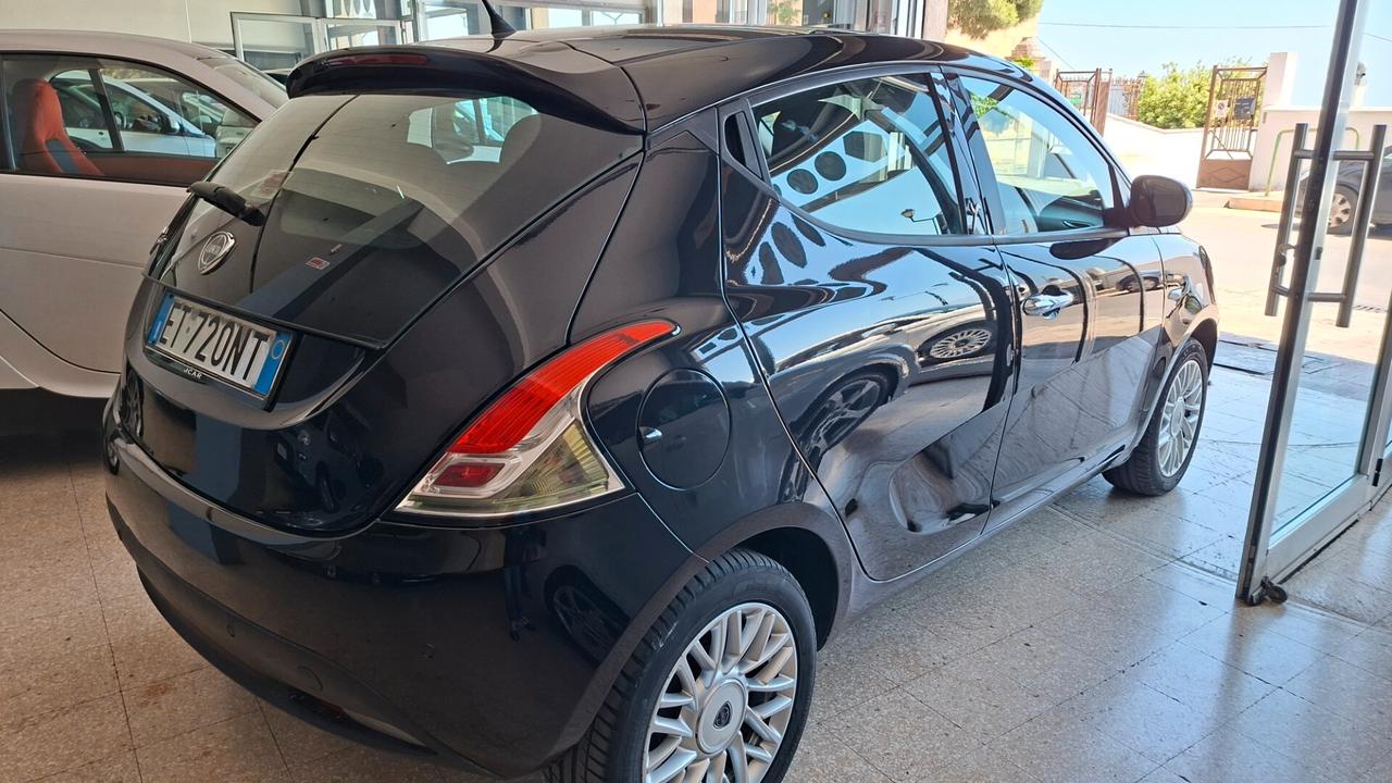 Lancia Ypsilon 1.2 69 CV 5 porte S&S Gold