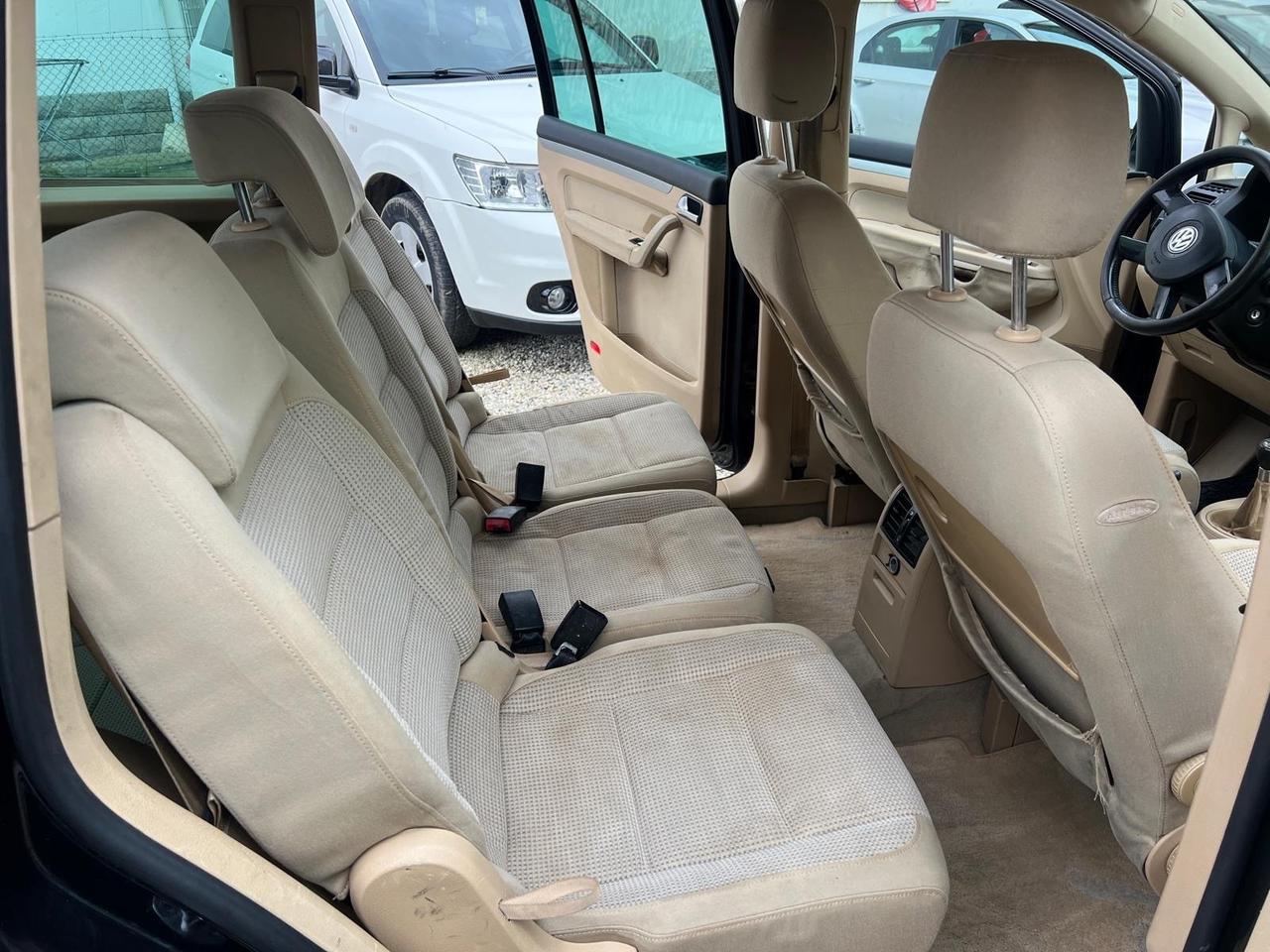 Volkswagen Touran 1.6 16V FSI Highline