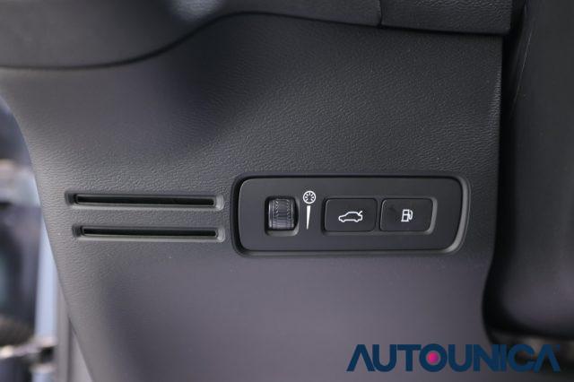 VOLVO XC40 T5 RECHARGE PLUG-IN HYBRID R-DESIGN