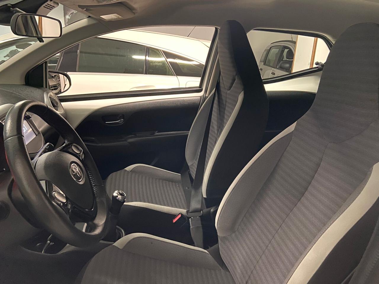 Toyota Aygo 1.0 VVT-i 72 CV 5 porte x-cite