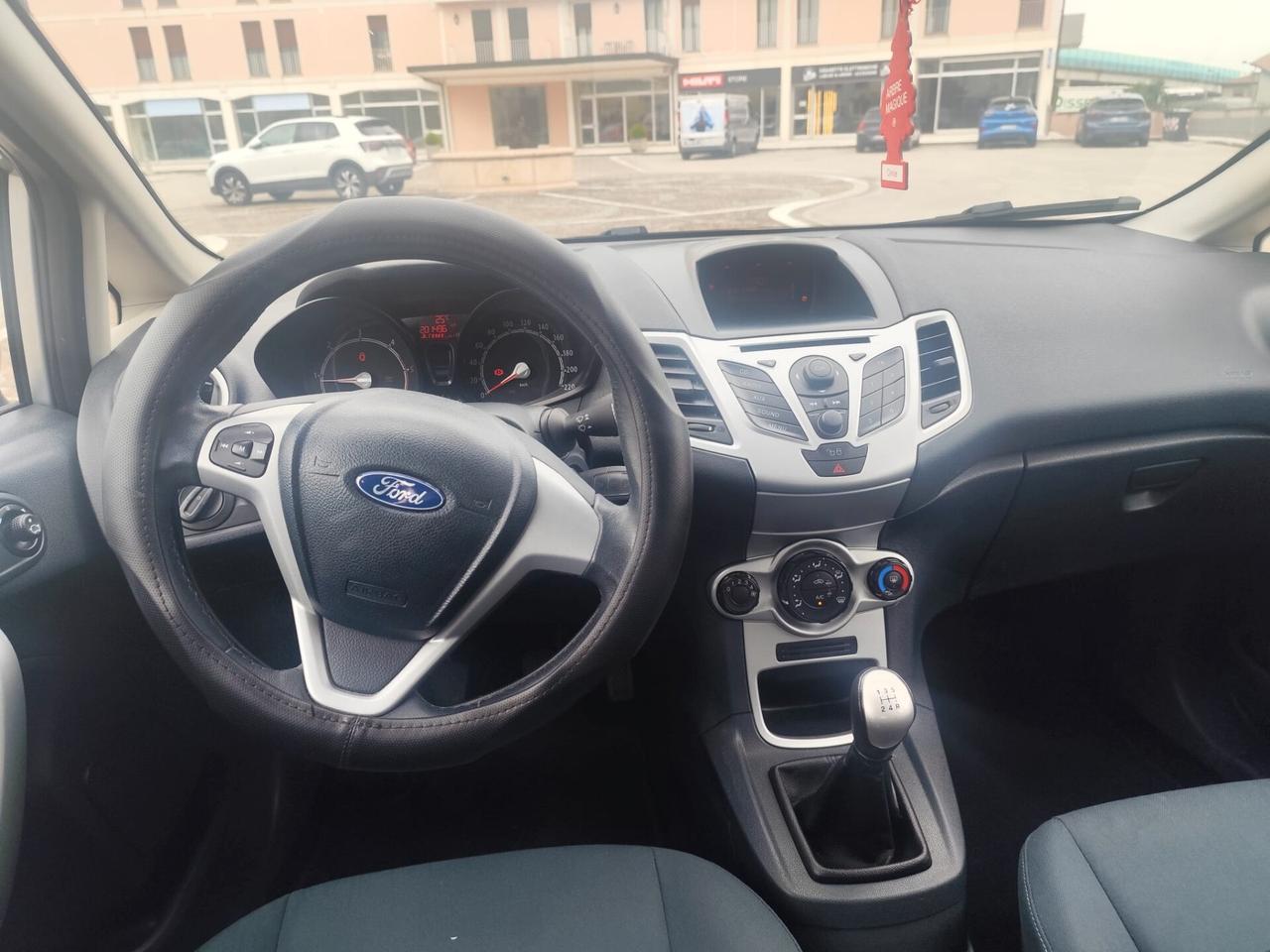 Ford Fiesta 1.4 TDCi 70CV 5 porte Titanium