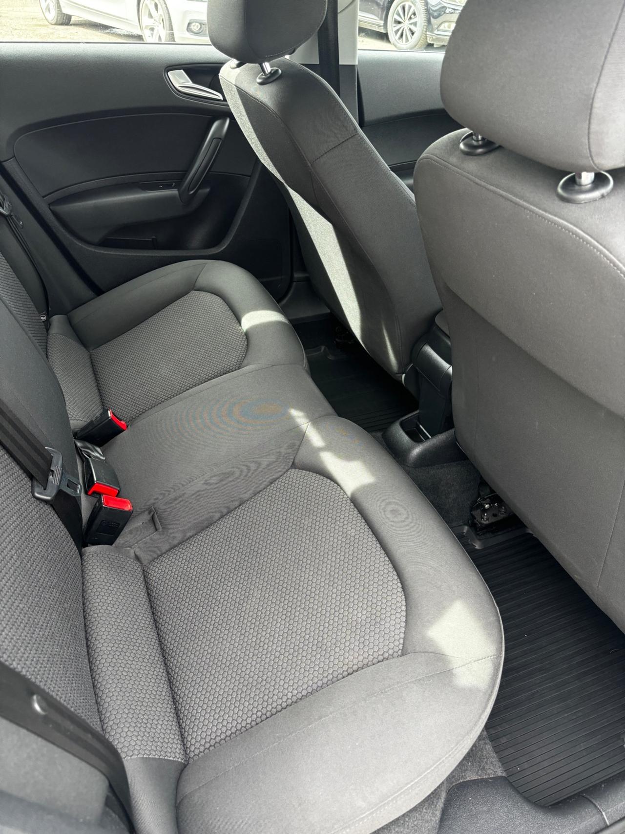 Audi A1 1.6 TDI S tronic Admired - 2013