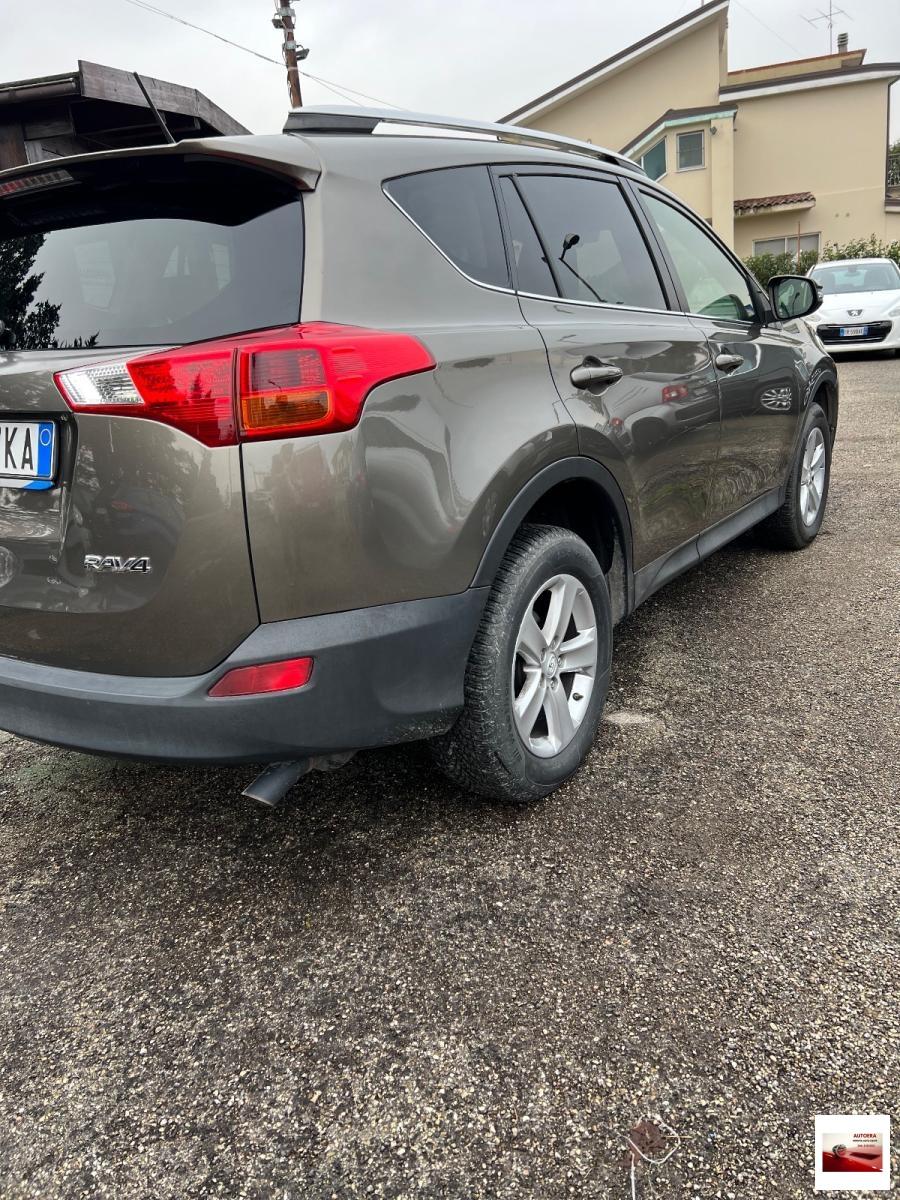 TOYOTA - RAV4 - 2.0 D-4D 2WD Active
