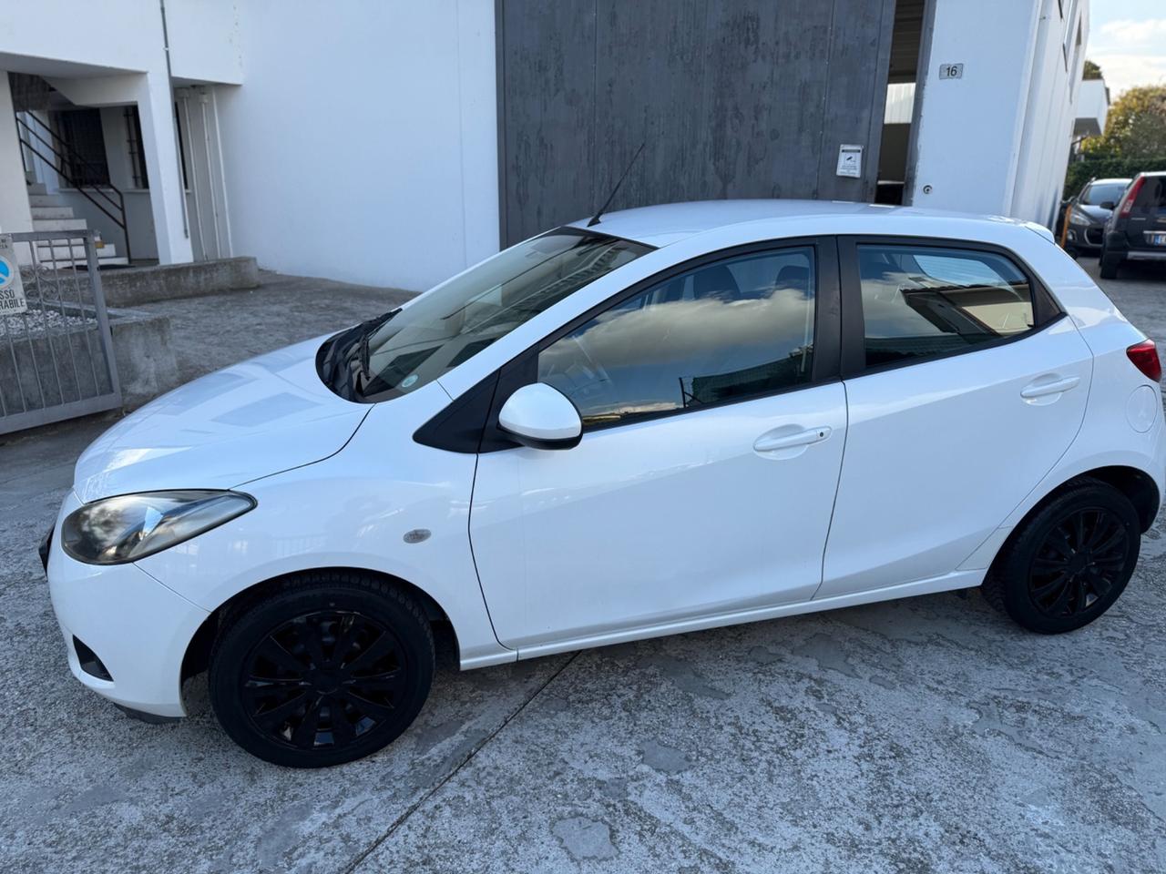Mazda 2 1.3 Benzina 75CV 5p. 2010 Neopatentati