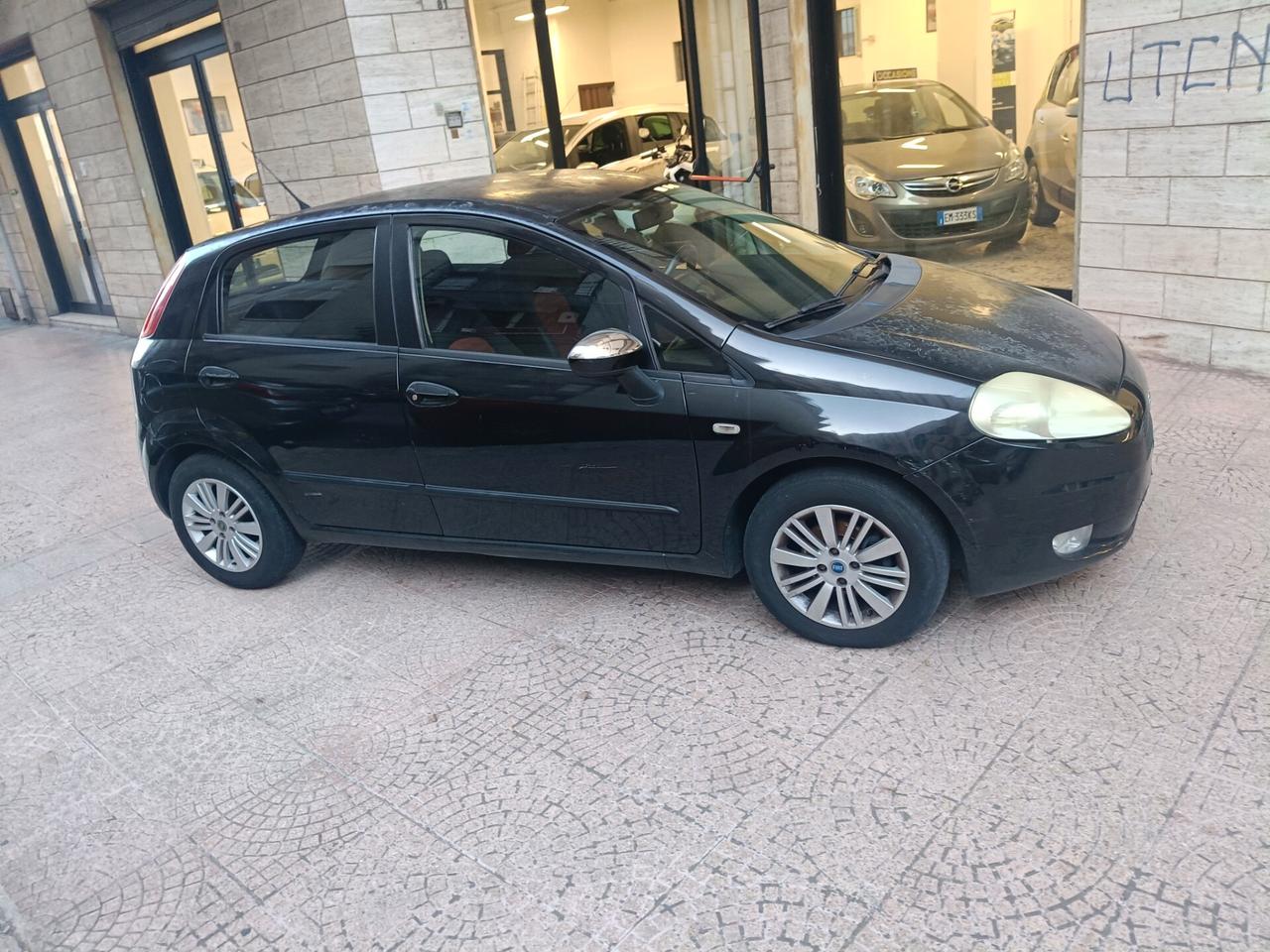 FIAT GRANDE PUNTO 1.2 -VISTA E PIACIUTA -Euro 1490