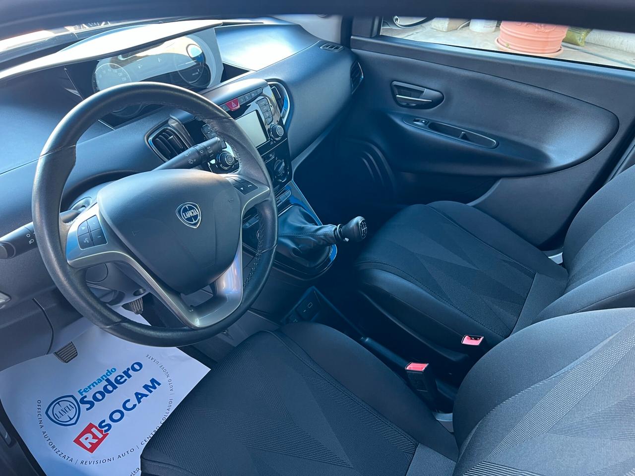 Lancia Ypsilon 1.0 FireFly 5 porte S&S Hybrid Ecochic Gold