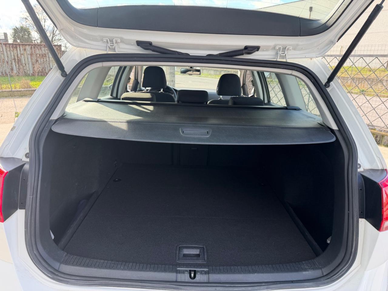 Volkswagen Golf Variant 1.6 TDI 105 CV DSG Comfortline BlueMotion Tech.